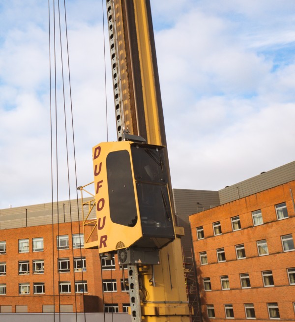 Une MK140  sur le chantier du CHwapi de Tournai