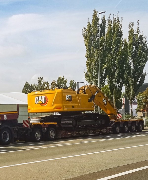 75 tonnes de Caterpillar !